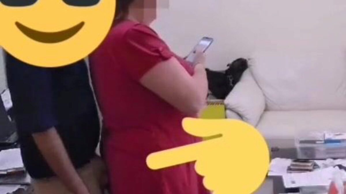 Friend making delivery massages and rod flash to surprise nervios big bap plus-size wifey